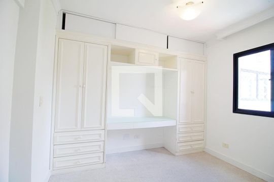 Quarto 1  de apartamento para alugar com 3 quartos, 124m² em Real Parque, São Paulo
