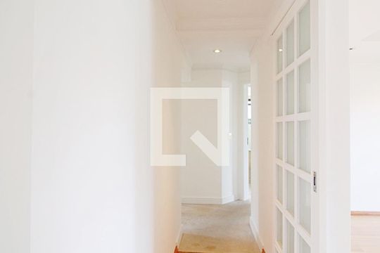 Corredor  de apartamento para alugar com 3 quartos, 124m² em Real Parque, São Paulo