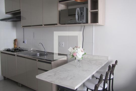 Cozinha de apartamento à venda com 1 quarto, 28m² em Vila Penteado, São Paulo