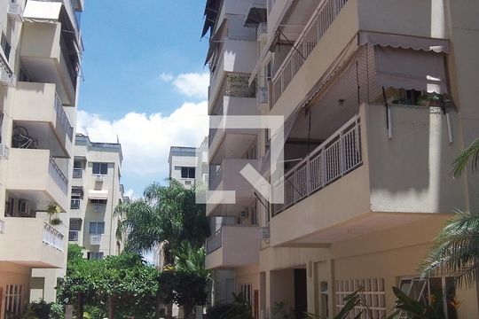 Fachada do bloco de apartamento à venda com 3 quartos, 181m² em Taquara, Rio de Janeiro