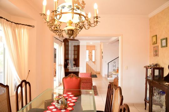 Sala de casa de condomínio para alugar com 3 quartos, 315m² em Horizontal Park, Cotia