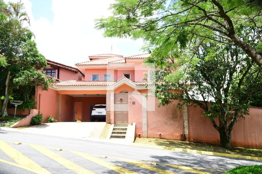 Fachada de casa de condomínio para alugar com 3 quartos, 315m² em Horizontal Park, Cotia