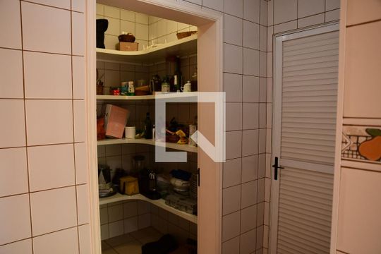 Despensa de casa de condomínio para alugar com 3 quartos, 315m² em Horizontal Park, Cotia