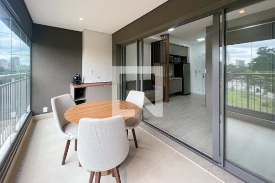 Varanda de kitnet/studio para alugar com 1 quarto, 40m² em Indianópolis, São Paulo