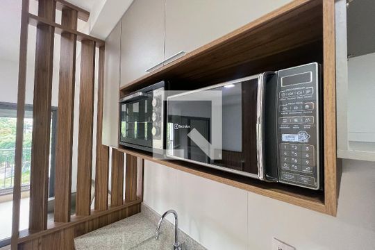 Cozinha de kitnet/studio para alugar com 1 quarto, 40m² em Indianópolis, São Paulo