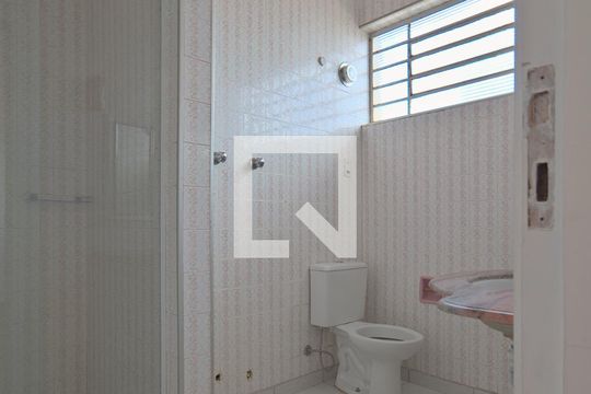 Banheiro da Suíte de casa à venda com 6 quartos, 260m² em Vila Jequitibás, Campinas