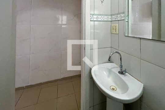 Banheiro de kitnet/studio para alugar com 1 quarto, 35m² em Vila Olímpia, São Paulo