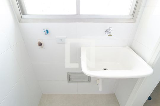 Lavanderia de apartamento para alugar com 3 quartos, 70m² em Parque Imperial, São Paulo