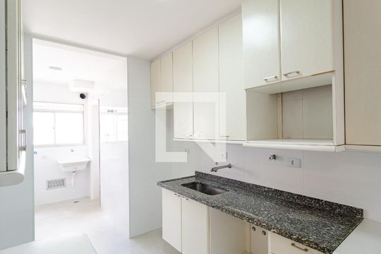 Cozinha de apartamento para alugar com 3 quartos, 70m² em Parque Imperial, São Paulo