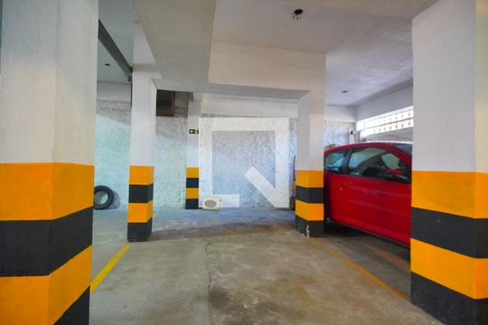 Garagem  de apartamento à venda com 3 quartos, 102m² em Chácara das Pedras, Porto Alegre
