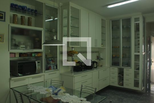 Cozinha de casa para alugar com 5 quartos, 414m² em Jardim Campo Grande, São Paulo