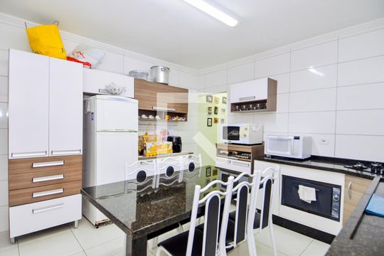 Cozinha de casa à venda com 2 quartos, 120m² em Jardim do Papai, Guarulhos