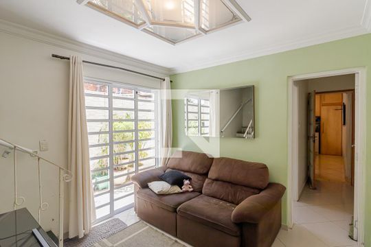 Sala de Estar de casa para alugar com 5 quartos, 160m² em Jardim Maria Estela, São Paulo