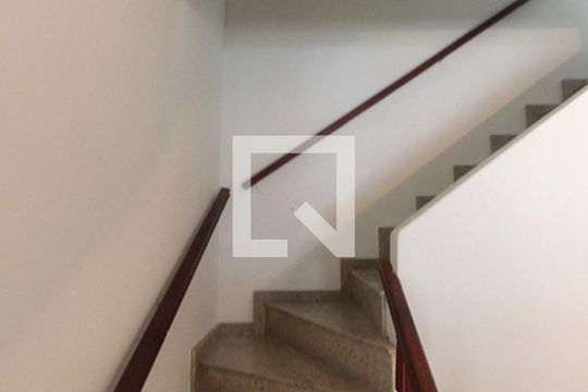 Escada de casa à venda com 3 quartos, 387m² em Parque São Lucas, São Paulo