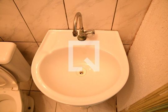 Banheiro de casa para alugar com 1 quarto, 50m² em Jardim do Engenho, Cotia