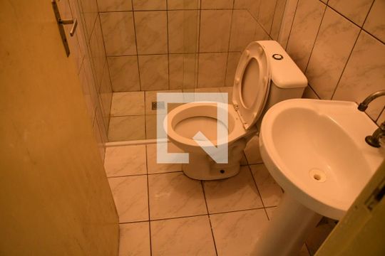 Banheiro de casa para alugar com 1 quarto, 50m² em Jardim do Engenho, Cotia