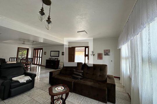 Sala de casa à venda com 3 quartos, 250m² em São Jorge, Novo Hamburgo