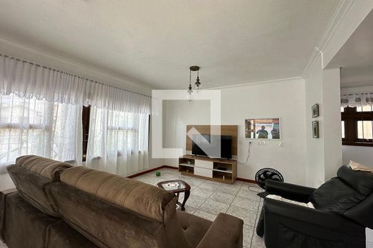 Sala de casa à venda com 3 quartos, 250m² em São Jorge, Novo Hamburgo