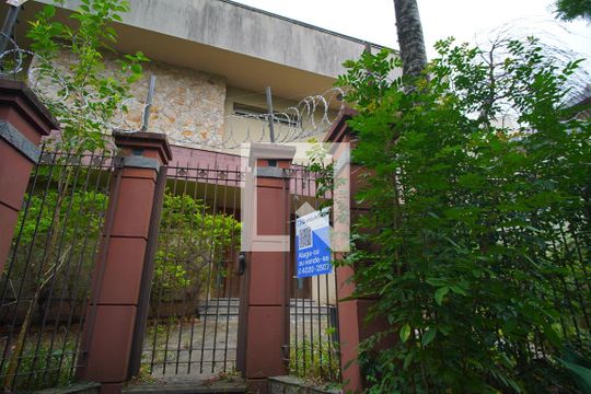 Fachada da Casa de casa à venda com 6 quartos, 900m² em Chácara das Pedras, Porto Alegre