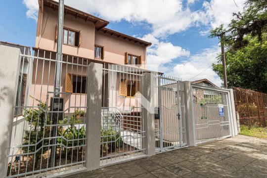 Fachada de casa à venda com 4 quartos, 420m² em Jardim Itu, Porto Alegre