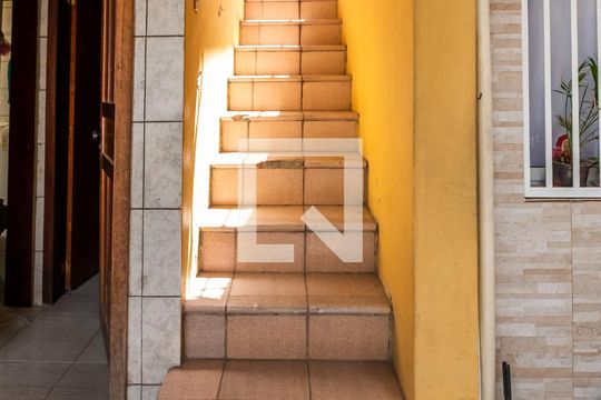 Escada de casa à venda com 5 quartos, 275m² em Coronel Aparicio Borges, Porto Alegre