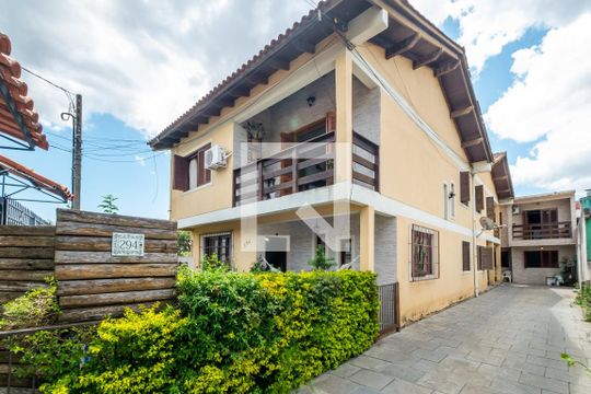Fachada de casa à venda com 5 quartos, 275m² em Coronel Aparicio Borges, Porto Alegre