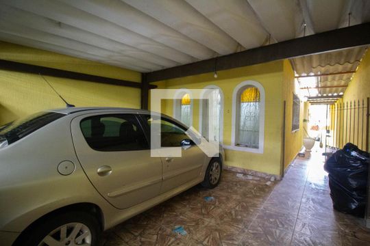 Garagem de casa à venda com 3 quartos, 130m² em Vila Regina ( Zona Leste), São Paulo