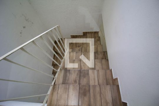 Escada de casa à venda com 3 quartos, 130m² em Vila Regina ( Zona Leste), São Paulo
