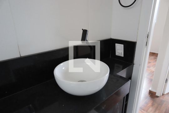 Detalhe do Banheiro de apartamento para alugar com 2 quartos, 41m² em Caxangá, Suzano