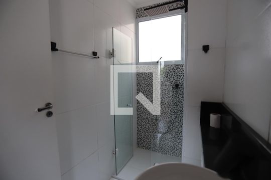 Banheiro de apartamento para alugar com 2 quartos, 41m² em Caxangá, Suzano