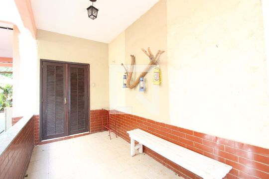 Entrada de casa para alugar com 3 quartos, 1300m² em Freguesia (jacarepaguá), Rio de Janeiro