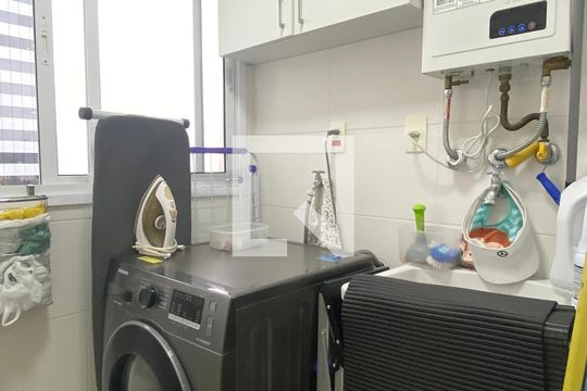 Área de Serviço de apartamento para alugar com 2 quartos, 76m² em Empresarial 18 do Forte, Barueri