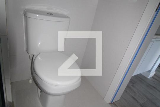 Banheiro de apartamento à venda com 1 quarto, 52m² em Centro, Canoas