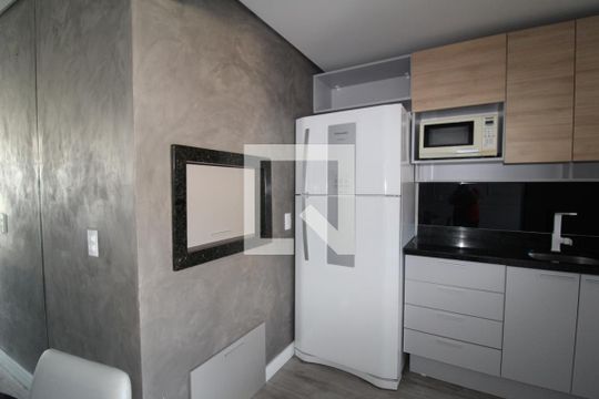 Detalhe da cozinha com churrasqueira de apartamento à venda com 1 quarto, 52m² em Centro, Canoas