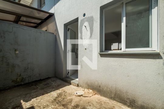 Quintal de casa de condomínio à venda com 2 quartos, 52m² em Hípica, Porto Alegre
