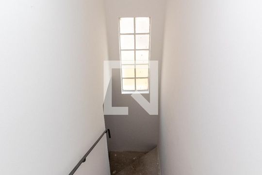 Escada de casa à venda com 3 quartos, 180m² em Chora Menino, São Paulo
