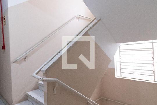 Escada de apartamento para alugar com 1 quarto, 60m² em Centro Histórico, Porto Alegre