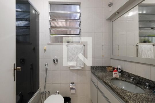 Banheiro de apartamento à venda com 3 quartos, 70m² em Maracanã, Rio de Janeiro