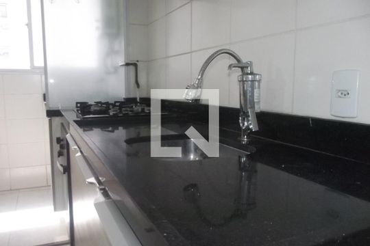 Cozinha de apartamento à venda com 2 quartos, 47m² em Sampaio, Rio de Janeiro