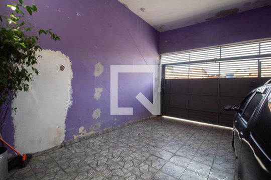 Garagem de casa à venda com 4 quartos, 300m² em Parque Guarani, São Paulo