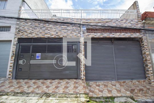 Fachada de casa à venda com 4 quartos, 300m² em Parque Guarani, São Paulo