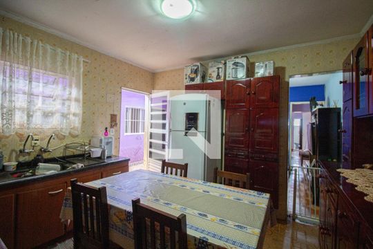 Cozinha de casa à venda com 4 quartos, 300m² em Parque Guarani, São Paulo