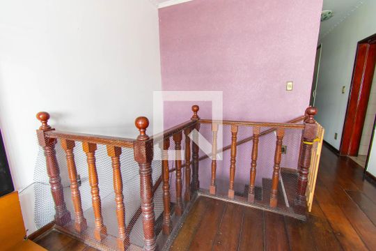  Escada de casa à venda com 3 quartos, 220m² em Jardim Ângela (zona Leste), São Paulo