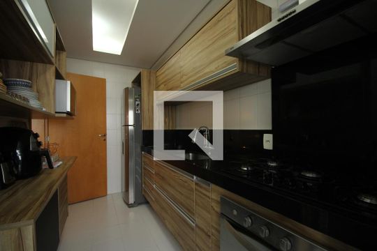 Cozinha  de apartamento à venda com 2 quartos, 97m² em Vila Andrade, São Paulo