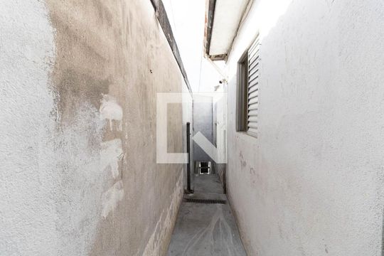Entrada de casa para alugar com 1 quarto, 25m² em Jardim Maria Estela, São Paulo