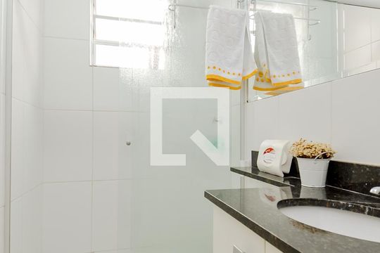 Banheiro de apartamento para alugar com 2 quartos, 45m² em Centro, Guarulhos