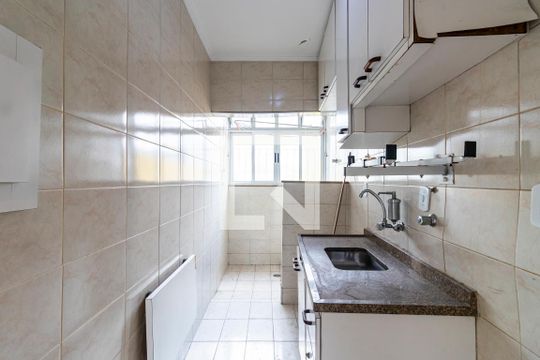 Cozinha de apartamento para alugar com 1 quarto, 48m² em Aclimação, São Paulo