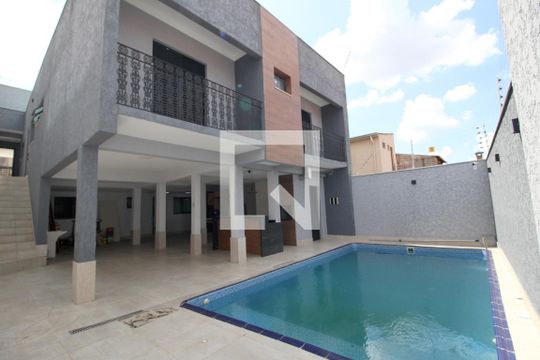 Área Externa de casa para alugar com 5 quartos, 374m² em Vila Fiori, Sorocaba