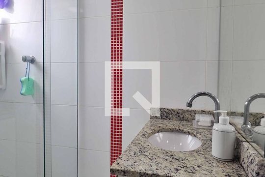Banheiro do Quarto 1 - Suíte de apartamento à venda com 2 quartos, 57m² em Vila Valparaiso, Santo André