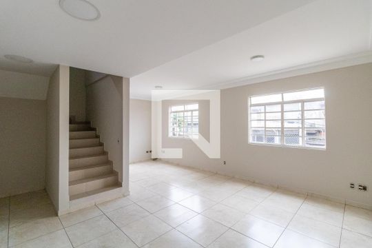 Sala de casa para alugar com 3 quartos, 127m² em Cidade Intercap, Taboão da Serra